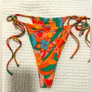 Skatie Elsa bottoms - Nadi print size small